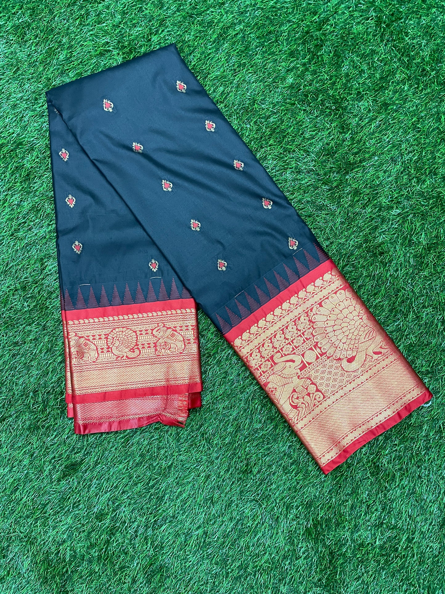Semi Gadwal Saree with Rich Zari Border