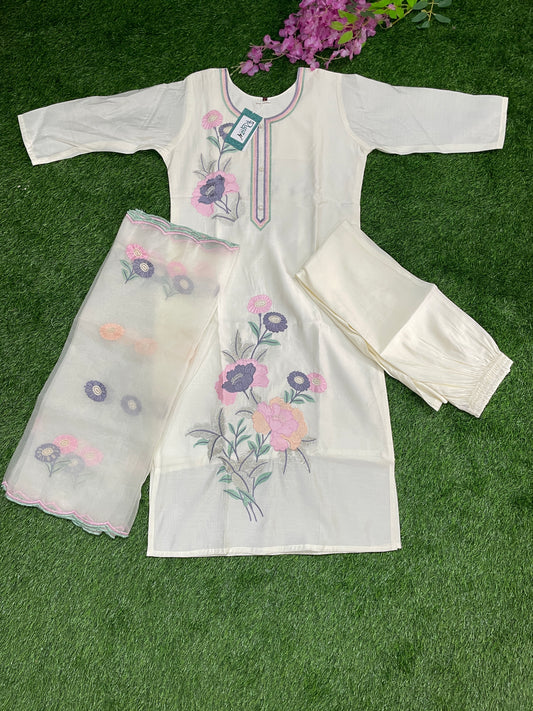 Elegant White Kurti Set with Organza Dupatta & Appliqué Work